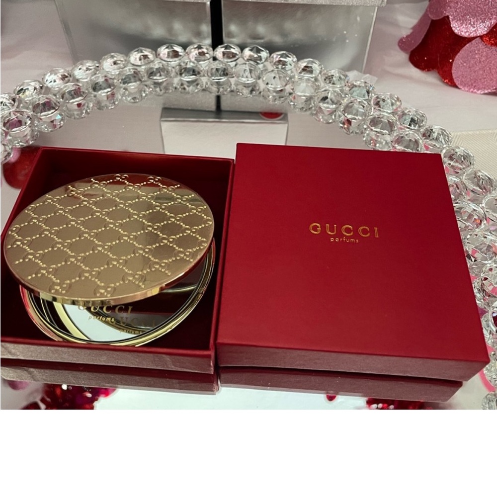 NIB GOLD QUILTED GUCCI GG PATTERN DOUBLE COMPACT MIRROR 💕